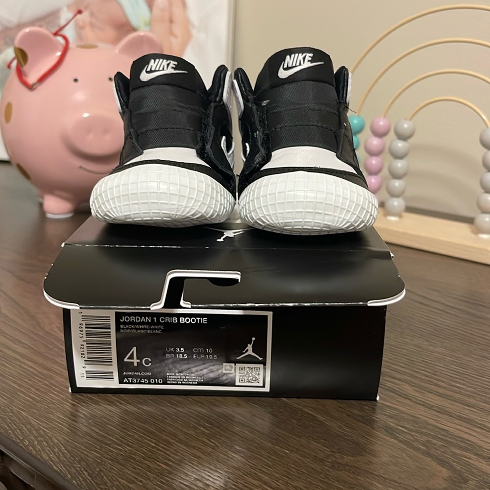 JORDAN 1 CRIB BOOTIE